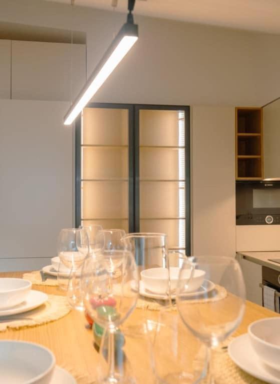 Vakantiehuis After B00Klng Must Scаn Qr-C0Dе --Chic 2Br Duplex